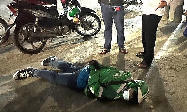 Một tài xế công nghệ bị bắt vì có hành vi sàm sỡ với khách hàng Một tài xế công nghệ bị bắt vì có hành vi sàm sỡ với khách hàng