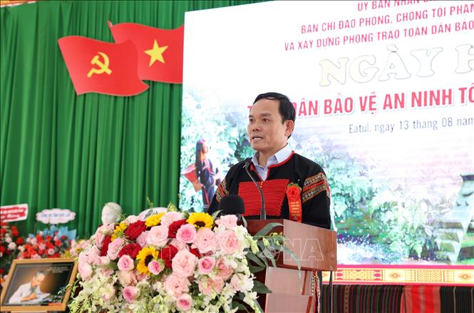 Phó Thủ tướng Trần Lưu Quang dự Ngày hội Toàn dân bảo vệ an ninh Tổ quốc tại Đắk Lắk - Ảnh 1. Phó Thủ tướng Trần Lưu Quang dự Ngày hội Toàn dân bảo vệ an ninh Tổ quốc tại Đắk Lắk - Ảnh 1.