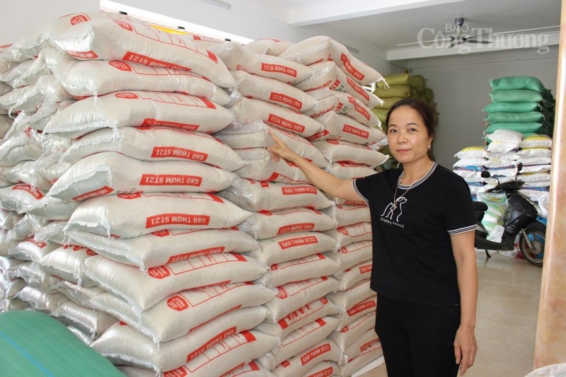 Bài 1: Giá gạo “nóng” có hiện tượng đầu cơ, găm hàng? Bài 1: Giá gạo “nóng” có hiện tượng đầu cơ, găm hàng?