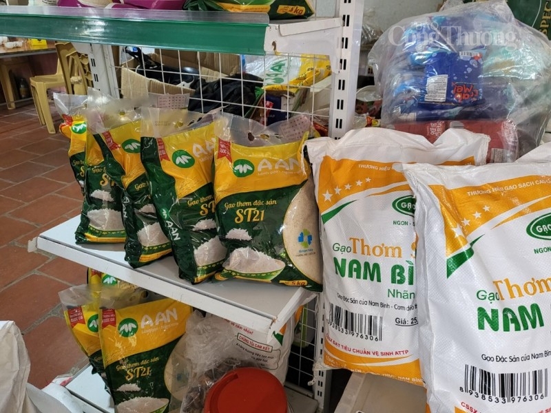 Bài 1: Giá gạo “nóng” có hiện tượng đầu cơ, găm hàng? Bài 1: Giá gạo “nóng” có hiện tượng đầu cơ, găm hàng?