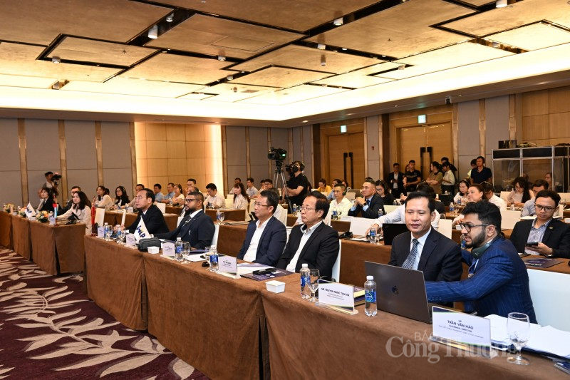 Sáng kiến hộ chiếu logistics thế giới và khai phá tiềm năng hợp tác về logistics giữa Việt Nam và UAE Sáng kiến hộ chiếu logistics thế giới và khai phá tiềm năng hợp tác về logistics giữa Việt Nam và UAE