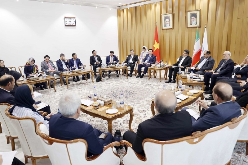 Chủ tịch Quốc hội Vương Đình Huệ tiếp một số doanh nghiệp lớn của Iran