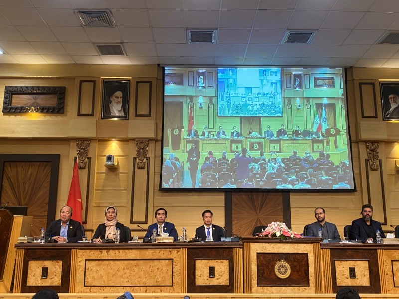 Đại diện hai nước tham gia phiên hỏi – đáp tại Diễn đàn