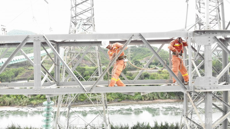 Đường dây 500kV 571 Quảng Ninh - 571 Mông Dương: Hoàn thành công tác bảo dưỡng, sửa chữa