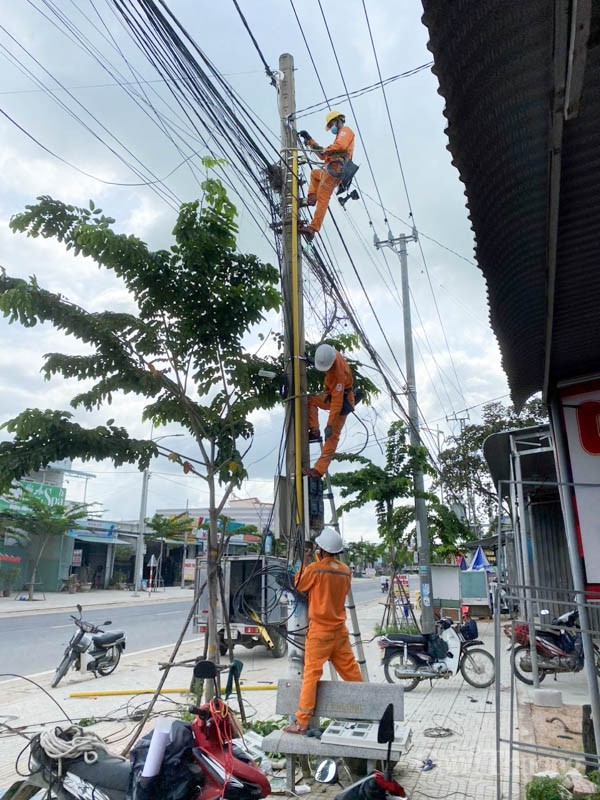 PC Gia Lai: Đảm bảo an toàn điện trong mùa mưa bão PC Gia Lai: Đảm bảo an toàn điện trong mùa mưa bão