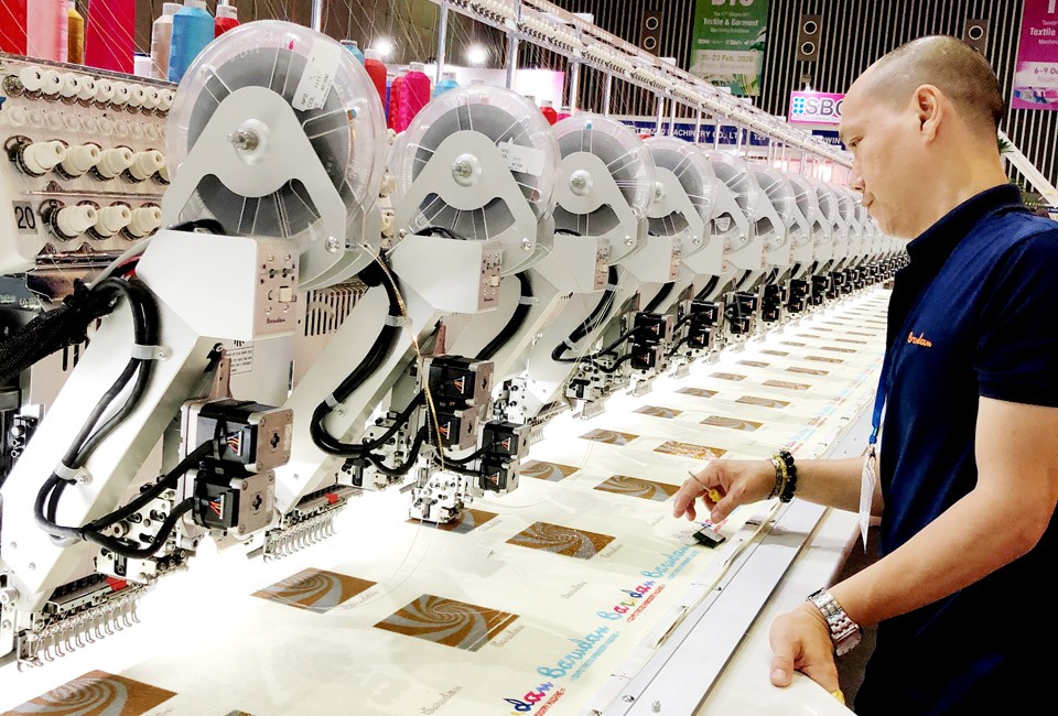 Các sản phẩm công nghiệp hỗ trợ được ưu tiên phát triển gồm có ngành dệt may, da giày, điện tử, sản xuất và lắp ráp ô tô, cơ khí chế tạo. Ảnh minh họa: L. Hoàng Các sản phẩm công nghiệp hỗ trợ được ưu tiên phát triển gồm có ngành dệt may, da giày, điện tử, sản xuất và lắp ráp ô tô, cơ khí chế tạo. Ảnh minh họa: L. Hoàng