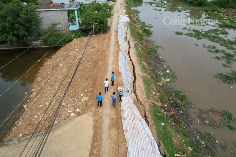 Thanh Hóa: Đê tả sông Càn sạt lở ảnh hưởng tới hàng nghìn hộ dân Thanh Hóa: Đê tả sông Càn sạt lở ảnh hưởng tới hàng nghìn hộ dân