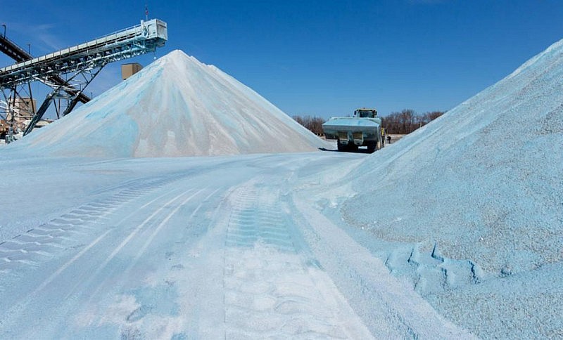 Đường vào mỏ muối đá Fairport Harbor Morton chính thức được khai thác vào năm 1959 tại khu vực Fairport Harbor, bang Ohio. Đường vào mỏ muối đá Fairport Harbor Morton chính thức được khai thác vào năm 1959 tại khu vực Fairport Harbor, bang Ohio.