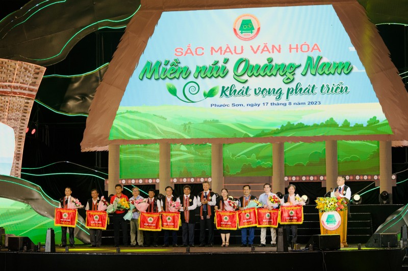 Khai mạc ngày hội Văn hóa, Thể thao và Du lịch các huyện miền núi tỉnh Quảng Nam Khai mạc ngày hội Văn hóa, Thể thao và Du lịch các huyện miền núi tỉnh Quảng Nam