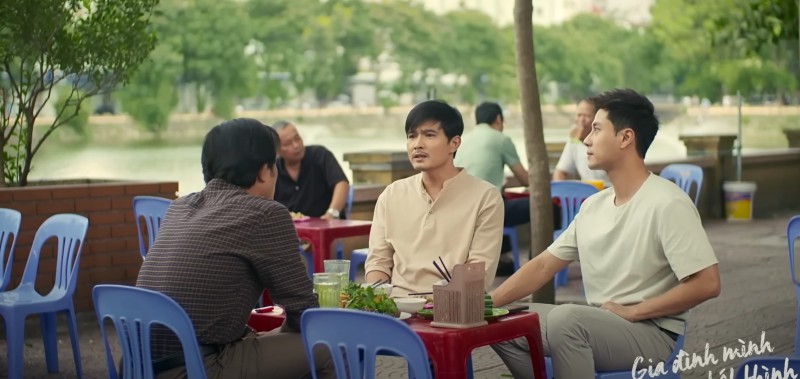 Công cáu gắt khi hai em hỏi thăm về tình hình sức khỏe. Ảnh chụp màn hình Công cáu gắt khi hai em hỏi thăm về tình hình sức khỏe. Ảnh chụp màn hình