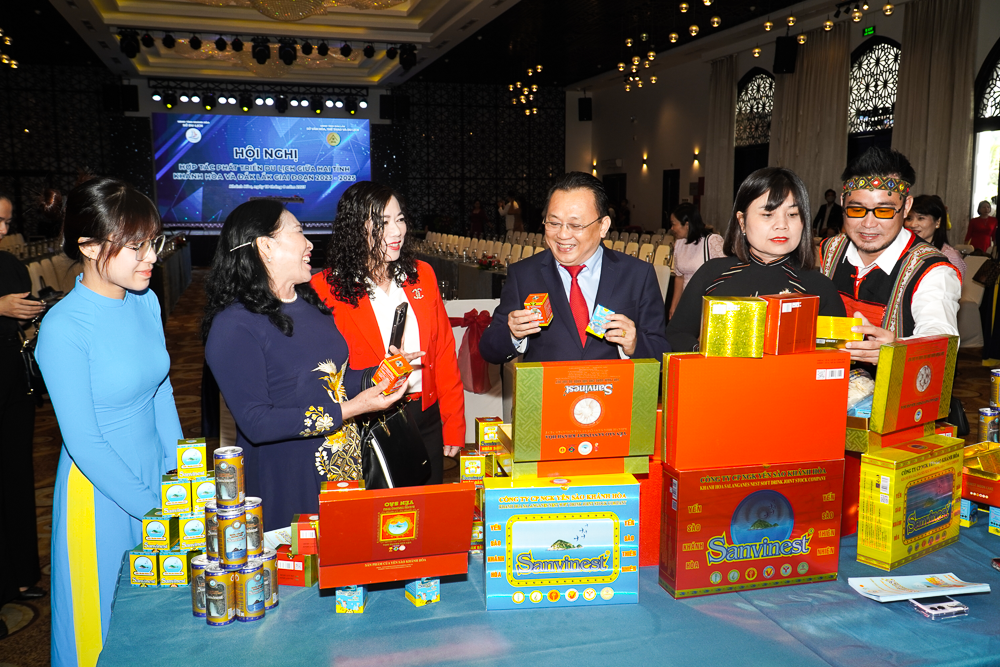 Khánh Hòa ‘bắt tay’ Đắk Lắk hợp tác phát triển du lịch Khánh Hòa ‘bắt tay’ Đắk Lắk hợp tác phát triển du lịch