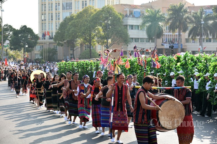 Khánh Hòa ‘bắt tay’ Đắk Lắk hợp tác phát triển du lịch Khánh Hòa ‘bắt tay’ Đắk Lắk hợp tác phát triển du lịch