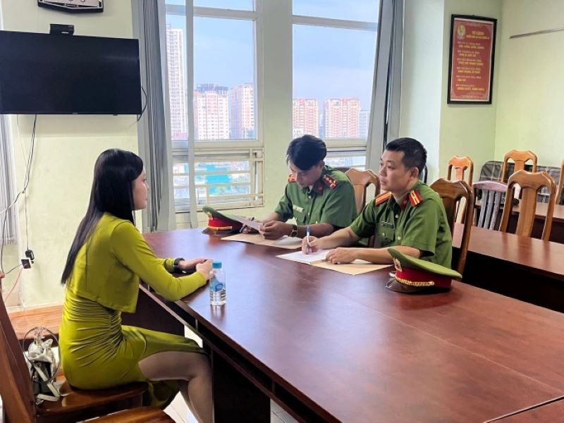 Khởi tố 'tú bà' tiếp viên hàng không điều hành đường dây bán dâm nghìn USD