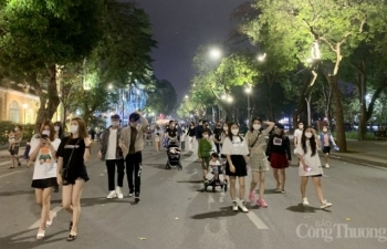 Hà Nội cắt giảm 50% điện chiếu sáng nhà hàng, khách sạn giờ cao điểm