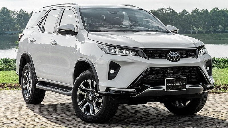 Xe Fortuner 2.4 MT