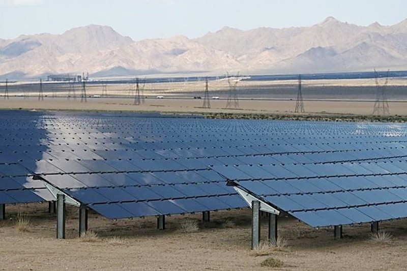 Một dự án năng lượng mặt trời gần Nippon, bang California, Mỹ. (Ảnh: Reuters) Một dự án năng lượng mặt trời gần Nippon, bang California, Mỹ. (Ảnh: Reuters)