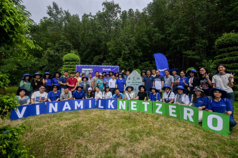 Tại Cà Mau, năm 2018, Vinamilk đã trồng 100.000 cây xanh trong chương trình Quỹ 1 triệu cây xanh cho Việt Nam Tại Cà Mau, năm 2018, Vinamilk đã trồng 100.000 cây xanh trong chương trình Quỹ 1 triệu cây xanh cho Việt Nam