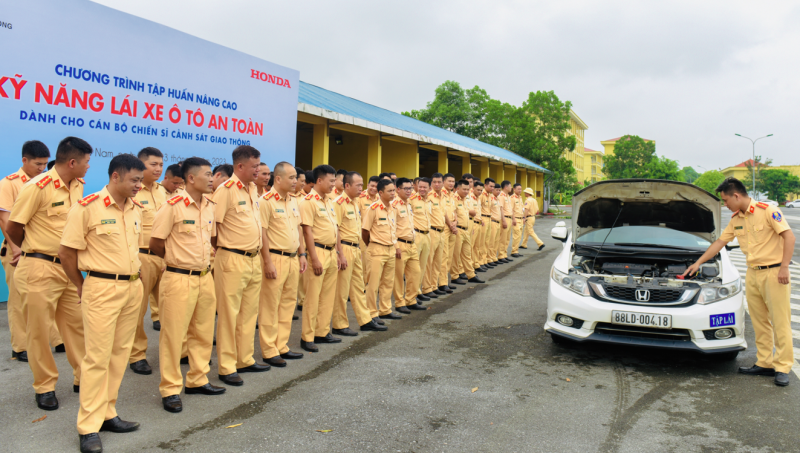 Honda Việt Nam triển khai mạnh mẽ chương trình tập huấn lái xe ô tô an toàn  cho Cán bộ chiến sỹ Cảnh sát giao thông trên toàn quốc năm 2023 Honda Việt Nam triển khai mạnh mẽ chương trình tập huấn lái xe ô tô an toàn  cho Cán bộ chiến sỹ Cảnh sát giao thông trên toàn quốc năm 2023