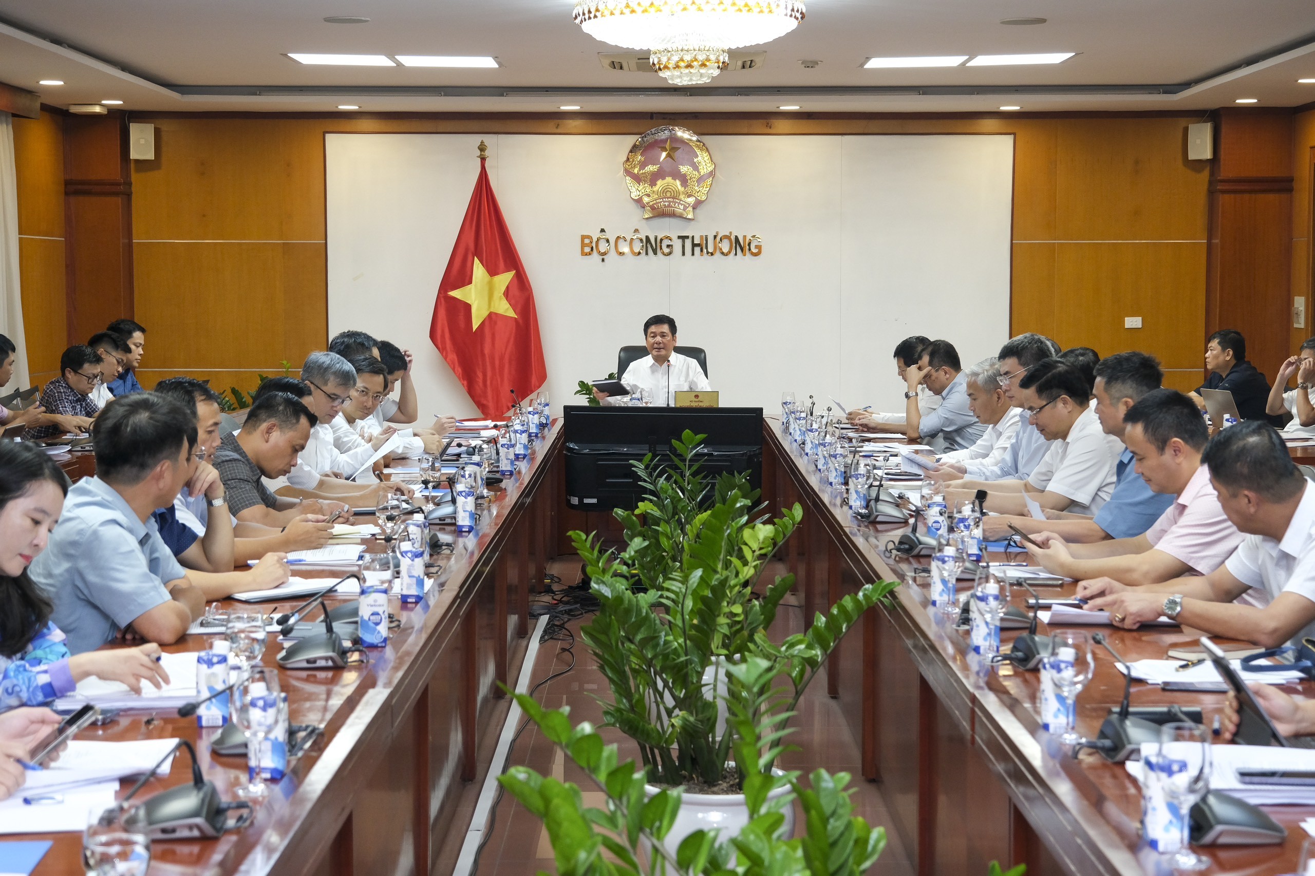 Bộ trưởng Nguyễn Hồng Diên họp với các tập đoàn, tổng công ty về cung ứng năng lượng cho nền kinh tế Bộ trưởng Nguyễn Hồng Diên họp với các tập đoàn, tổng công ty về cung ứng năng lượng cho nền kinh tế