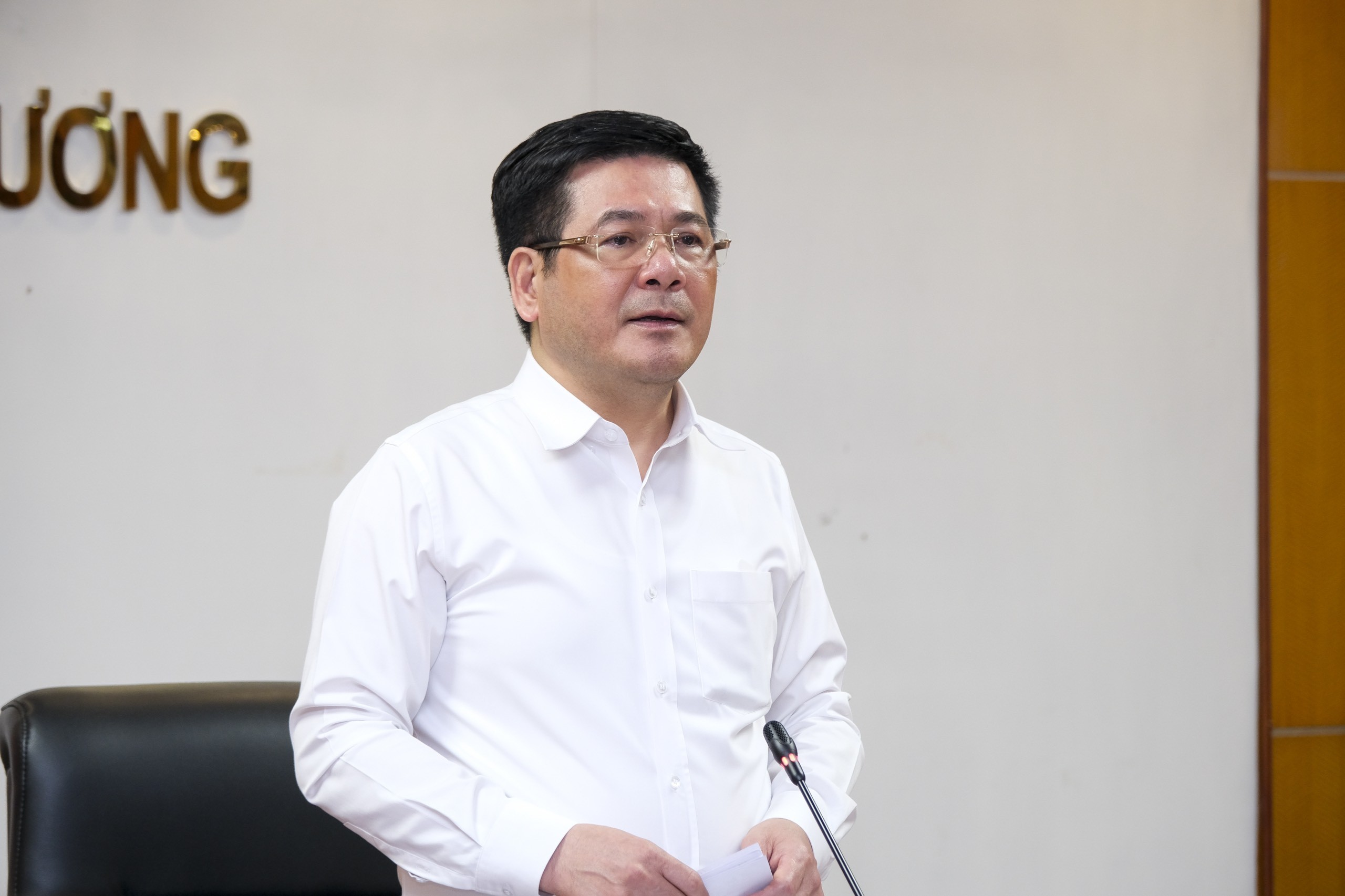 Bộ trưởng Nguyễn Hồng Diên họp với các tập đoàn, tổng công ty về cung ứng năng lượng cho nền kinh tế Bộ trưởng Nguyễn Hồng Diên họp với các tập đoàn, tổng công ty về cung ứng năng lượng cho nền kinh tế