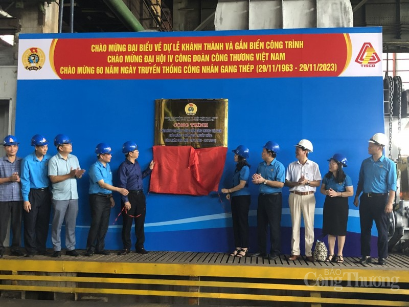 Gắn biển công trình 2 đơn vị thuộc Công đoàn Công ty CP Gang thép Thái Nguyên Gắn biển công trình 2 đơn vị thuộc Công đoàn Công ty CP Gang thép Thái Nguyên