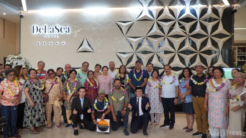 Đoàn khách du lịch Ấn Độ và Hồi giáo chụp hình lưu niệm cùng Sở Du lịch, Hiệp hội Du lịch và một số đơn vị. Đoàn khách du lịch Ấn Độ và Hồi giáo chụp hình lưu niệm cùng Sở Du lịch, Hiệp hội Du lịch và một số đơn vị.