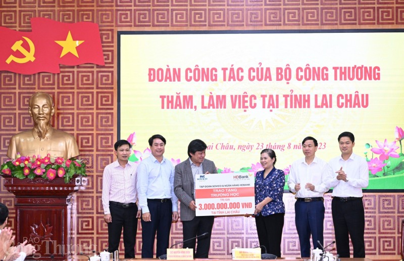 Bộ trưởng Nguyên Hồng Diên và đoàn công tác Bộ Công Thương làm việc tại Lai Châu Bộ trưởng Nguyên Hồng Diên và đoàn công tác Bộ Công Thương làm việc tại Lai Châu