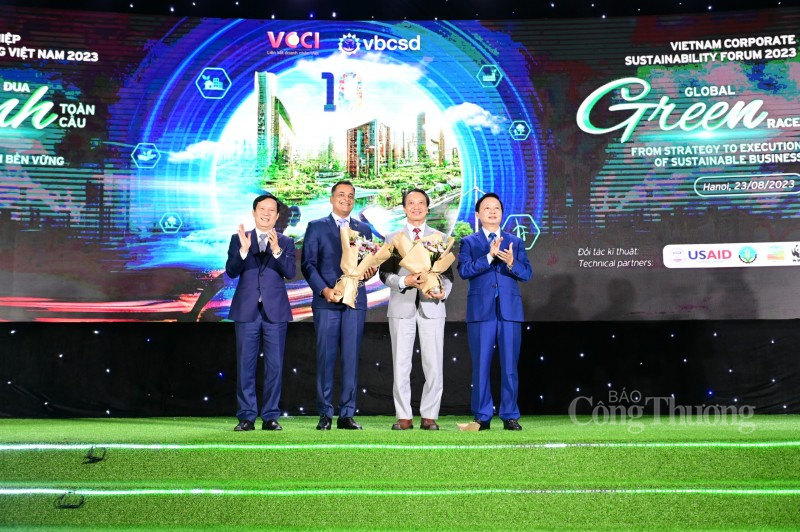 Phó Thủ tướng Trần Hồng Hà: Chính phủ sẽ đồng hành cùng doanh nghiệp trong chuyển đổi xanh Phó Thủ tướng Trần Hồng Hà: Chính phủ sẽ đồng hành cùng doanh nghiệp trong chuyển đổi xanh