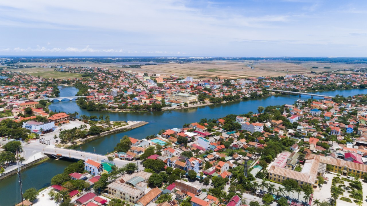 Sông Kiến Giang hiền hoà xanh thẳm (ảnh Nguyễn Chiến) Sông Kiến Giang hiền hoà xanh thẳm (ảnh Nguyễn Chiến)