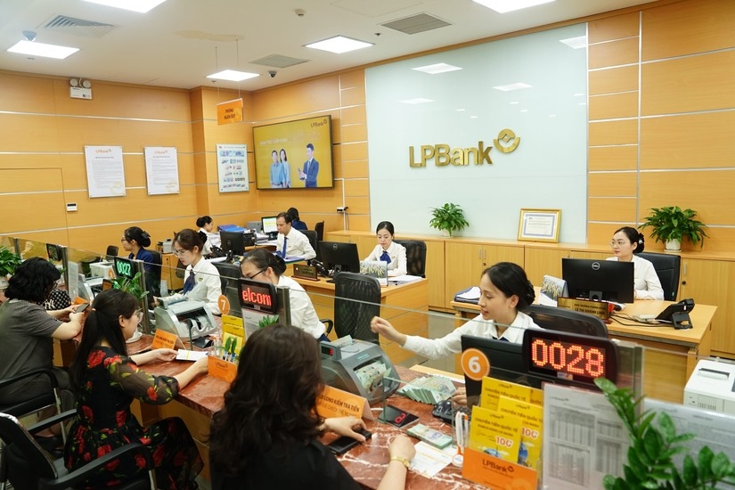 LPB: Phó Tổng Giám đốc LPBank đăng kí bán 200.000 cổ phiếu LPB: Phó Tổng Giám đốc LPBank đăng kí bán 200.000 cổ phiếu