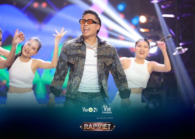 24K.Right khuấy động bầu không khí. Nguồn VietZ