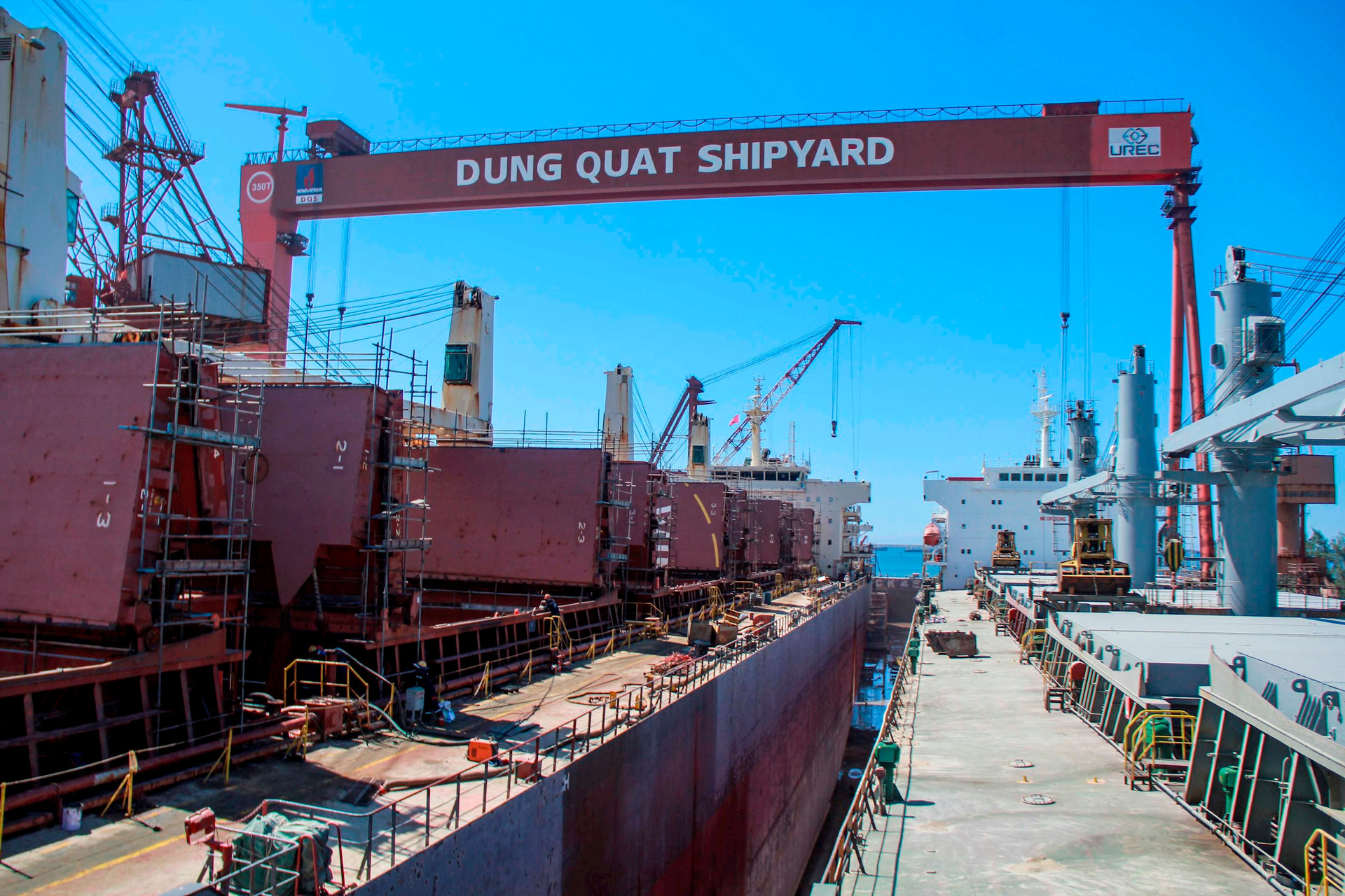 Đón đầu xu thế chuyển dịch năng lượng, nâng cao năng lực cạnh tranh trong lĩnh vực dịch vụ của Petrovietnam Đón đầu xu thế chuyển dịch năng lượng, nâng cao năng lực cạnh tranh trong lĩnh vực dịch vụ của Petrovietnam