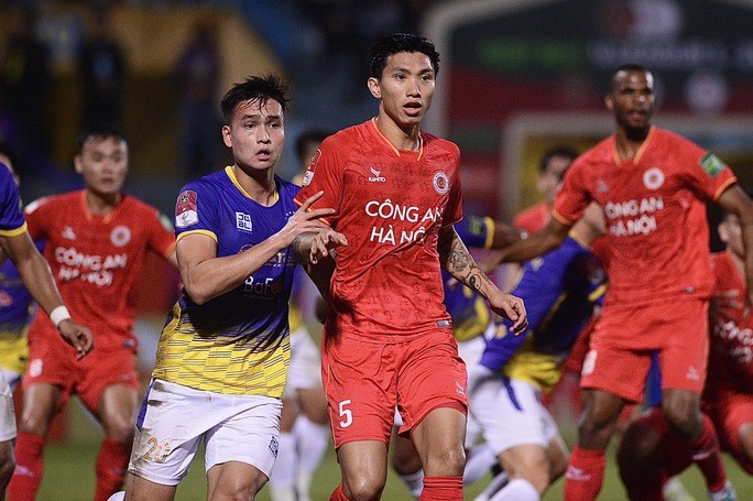 CLB Công an Hà Nội và CLB Hà Nội đều còn cơ hội lên ngôi. CLB Công an Hà Nội và CLB Hà Nội đều còn cơ hội lên ngôi.