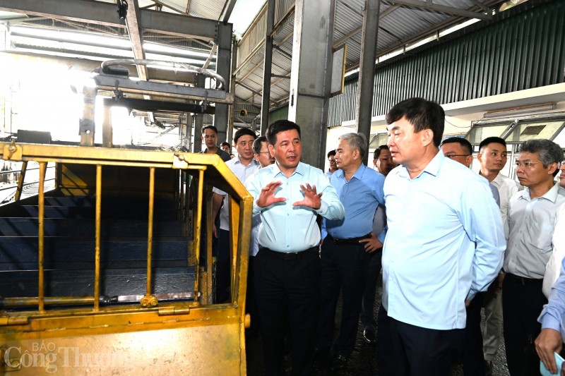 Bộ trưởng Nguyễn Hồng Diên kiểm tra công tác an toàn tại Công ty Than Vàng Danh Bộ trưởng Nguyễn Hồng Diên kiểm tra công tác an toàn tại Công ty Than Vàng Danh