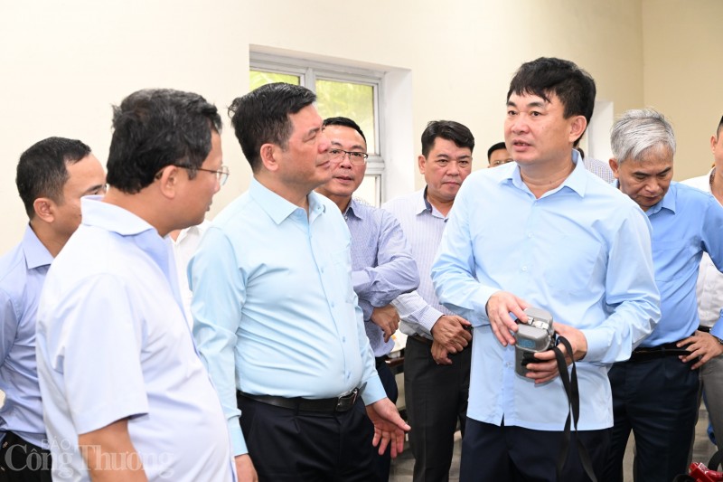 Bộ trưởng Nguyễn Hồng Diên kiểm tra công tác an toàn tại Công ty Than Vàng Danh Bộ trưởng Nguyễn Hồng Diên kiểm tra công tác an toàn tại Công ty Than Vàng Danh