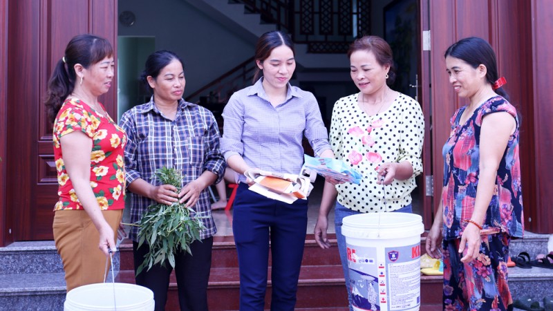 Nâng cao vai trò của phụ nữ trong quản lý chất thải nhựa Nâng cao vai trò của phụ nữ trong quản lý chất thải nhựa