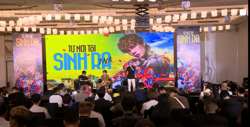 Buổi họp báo của ca sĩ Jack. Ảnh chụp màn hình Buổi họp báo của ca sĩ Jack. Ảnh chụp màn hình