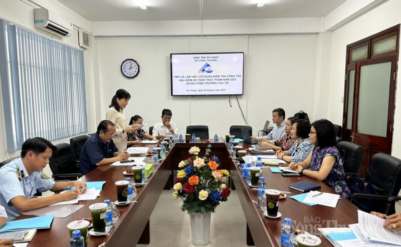 Bộ Công Thương triển khai công tác hậu kiểm về an toàn thực phẩm tại An Giang Bộ Công Thương triển khai công tác hậu kiểm về an toàn thực phẩm tại An Giang