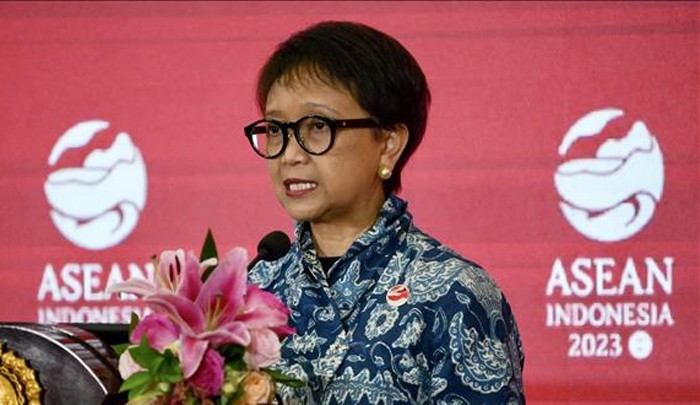 Ngoại trưởng Indonesia Retno Marsudi phát biểu tại cuộc họp báo ở Jakarta Ngoại trưởng Indonesia Retno Marsudi phát biểu tại cuộc họp báo ở Jakarta