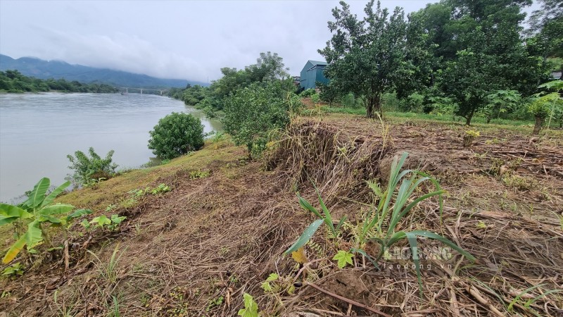 Dân tố nhà bị nứt toác, sụt lún do tàu khai thác cát sỏi hoành hành