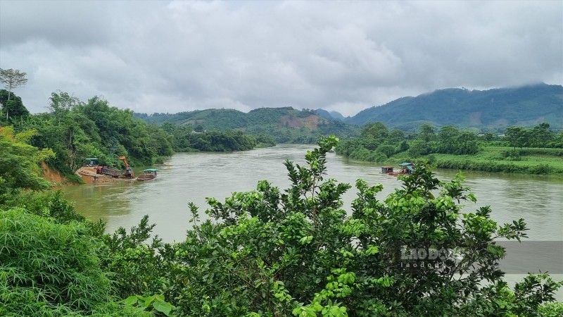 Dân tố nhà bị nứt toác, sụt lún do tàu khai thác cát sỏi hoành hành