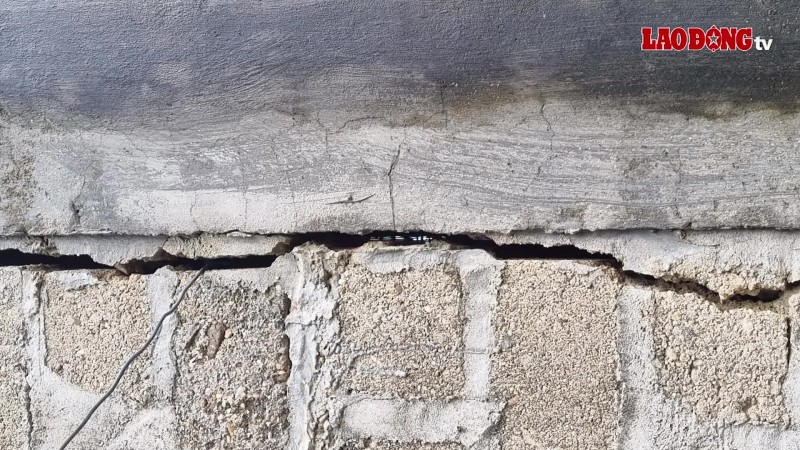 Dân tố nhà bị nứt toác, sụt lún do tàu khai thác cát sỏi hoành hành