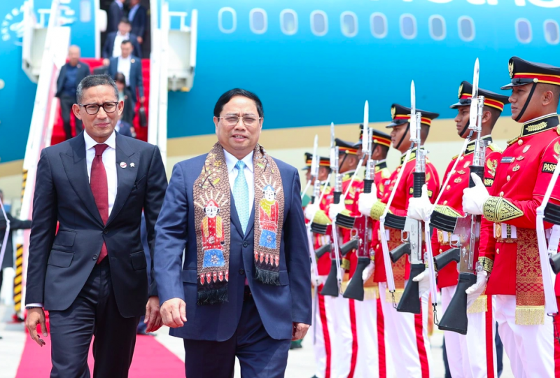 Thủ tướng Phạm Minh Chính tới Indonesia bắt đầu tham dự Hội nghị Cấp cao ASEAN lần thứ 43