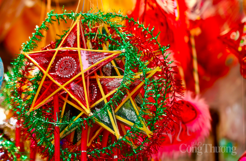 Phố Hàng Mã rực rỡ sắc màu đón Trung thu sớm