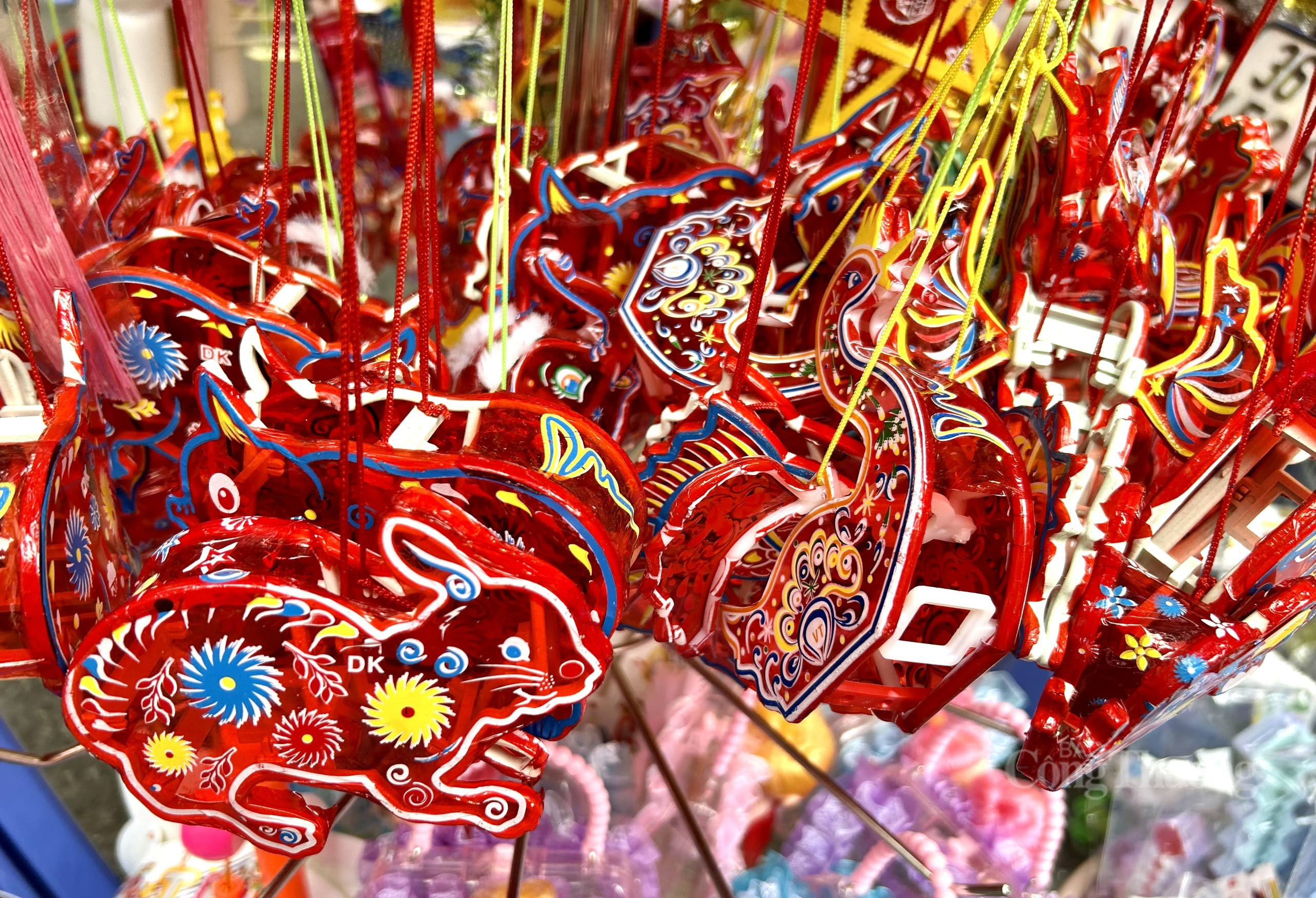 Phố Hàng Mã rực rỡ sắc màu đón Trung thu sớm