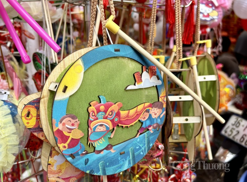 Phố Hàng Mã rực rỡ sắc màu đón Trung thu sớm