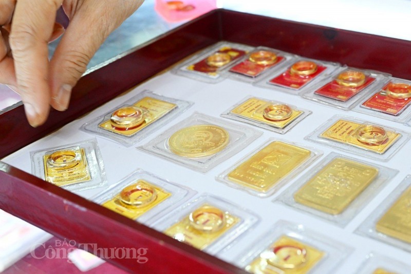 Giá vàng chiều nay 15/12/2023: Vàng bất ngờ quay đầu giảm nhẹ Giá vàng chiều nay 15/12/2023: Vàng bất ngờ quay đầu giảm nhẹ