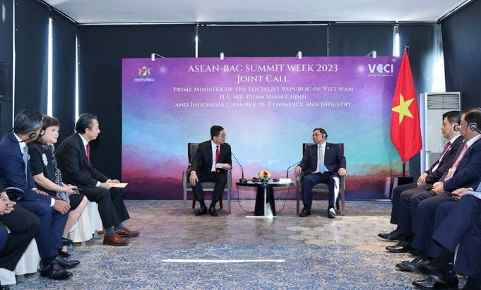 Thủ tướng Phạm Minh Chính tiếp lãnh đạo Phòng Thương mại và Công nghiệp Indonesia (KADIN) và một số doanh nghiệp tiêu biểu của Indonesia Thủ tướng Phạm Minh Chính tiếp lãnh đạo Phòng Thương mại và Công nghiệp Indonesia (KADIN) và một số doanh nghiệp tiêu biểu của Indonesia