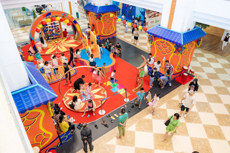 Vincom Mega Mall Royal City tích hợp tiện ích vui chơi ngay trong khu vực trang trí, mang đến trải nghiệm tiện lợi cho mọi thế hệ trong gia đình Vincom Mega Mall Royal City tích hợp tiện ích vui chơi ngay trong khu vực trang trí, mang đến trải nghiệm tiện lợi cho mọi thế hệ trong gia đình