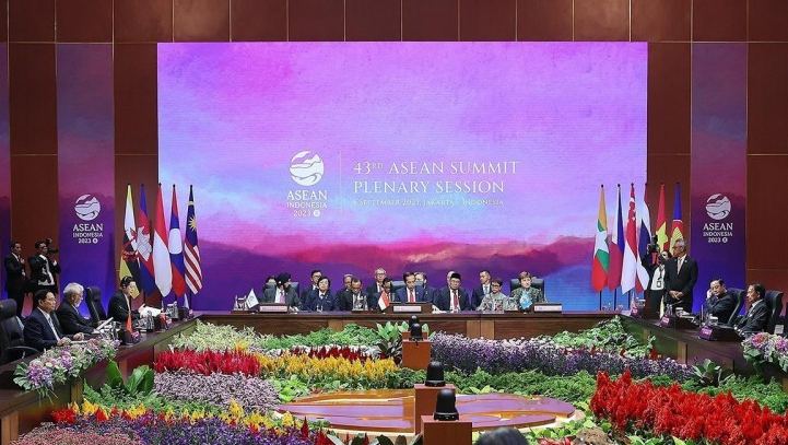 Phiên toàn thể Hội nghị Cấp cao ASEAN 43 Phiên toàn thể Hội nghị Cấp cao ASEAN 43